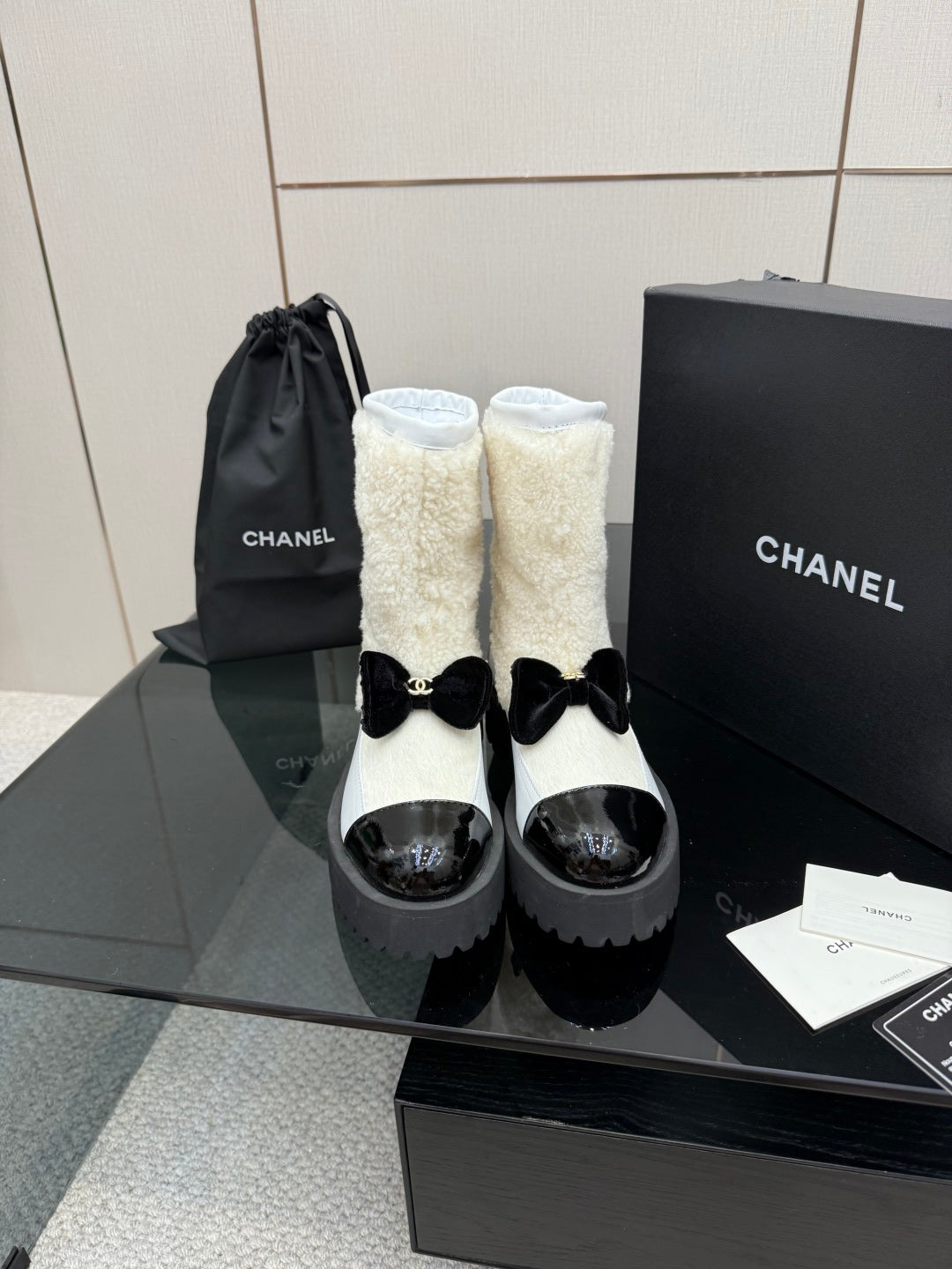 CC platform snow boots white black sheepskin and wool 532187