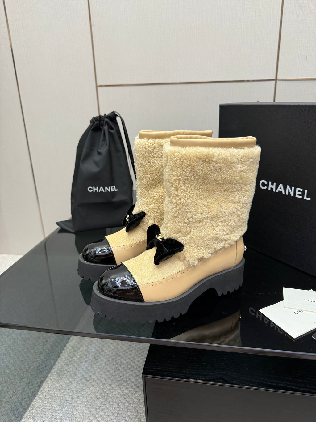 CC platform snow boots beige sheepskin and wool