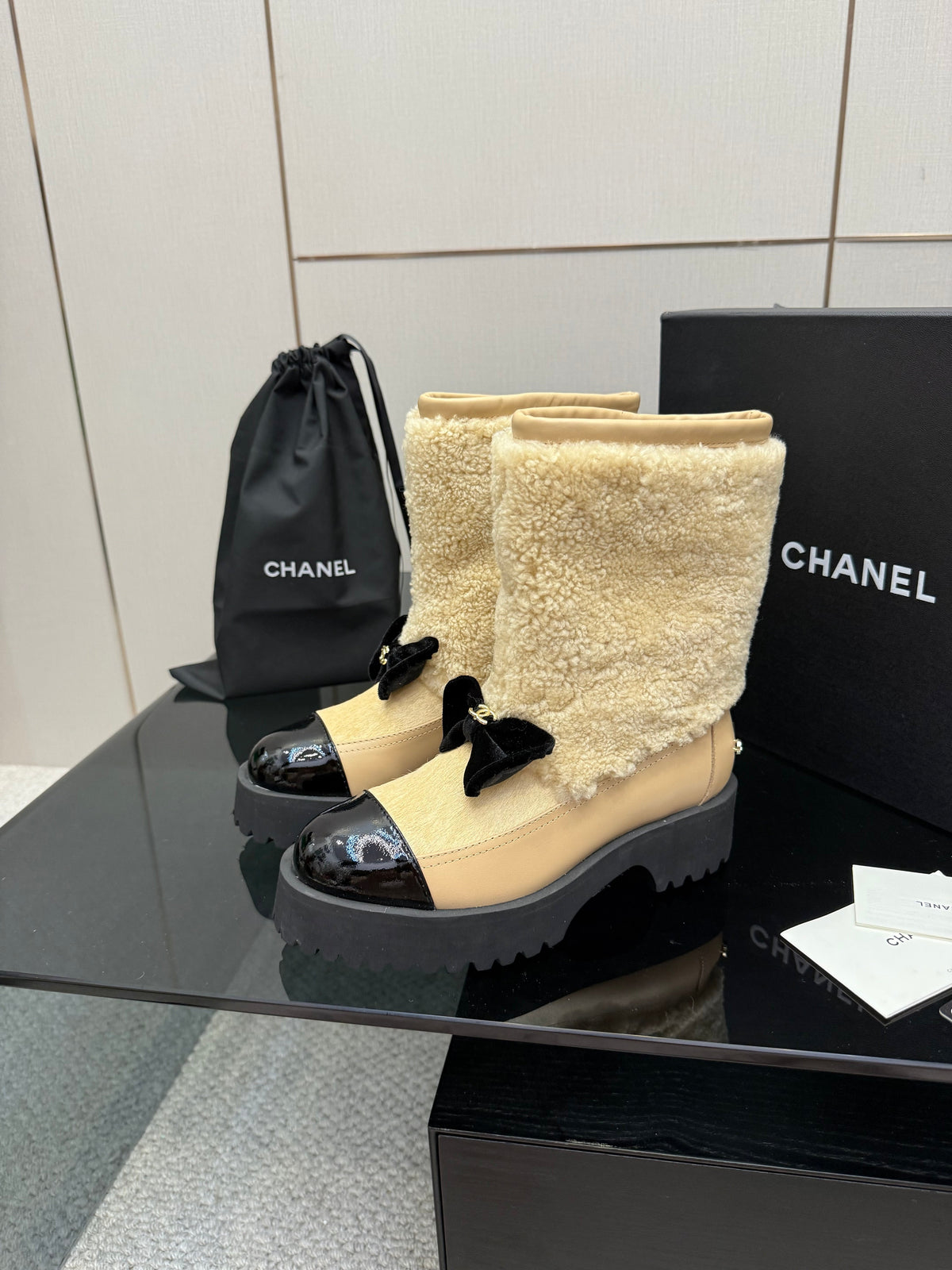 CC platform snow boots beige sheepskin and wool